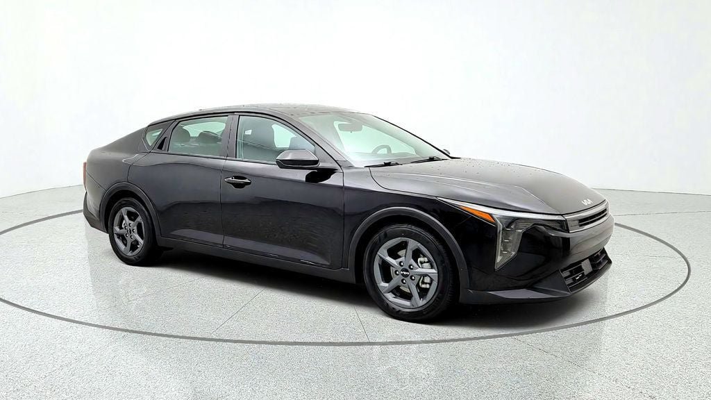 Used 2025 Kia K4 FWD image 3