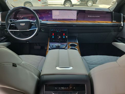 Certified 2025 Cadillac Escalade Sport Platinum w/ LPO, Floor Liner Package AWD/4WD image 12