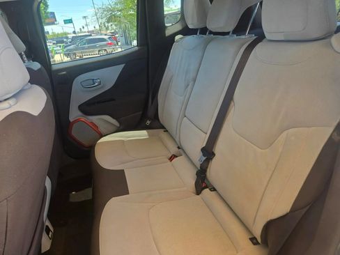 Used 2015 Jeep Renegade Latitude w/ Popular Equipment Group FWD image 7