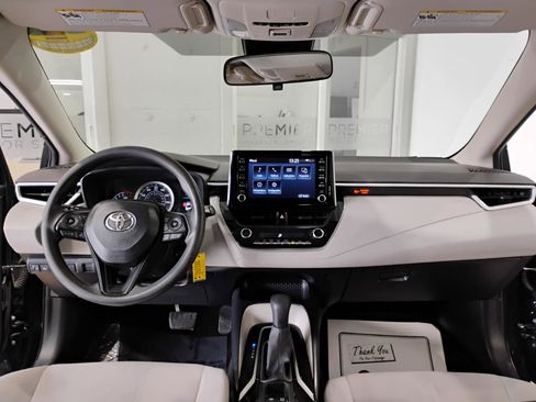 Used 2020 Toyota Corolla LE image 40