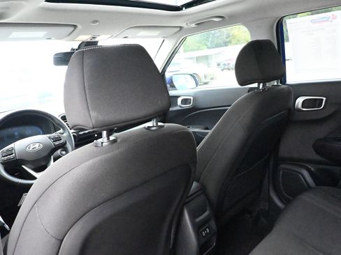 Used 2025 Hyundai Venue SEL FWD image 21