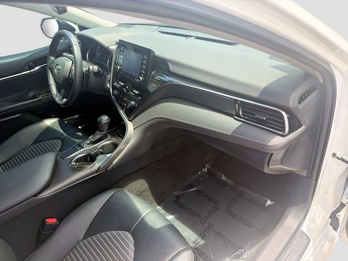 Used 2022 Toyota Camry SE w/ Convenience Package FWD image 31
