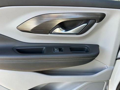 Used 2023 GMC Terrain SLT image 14