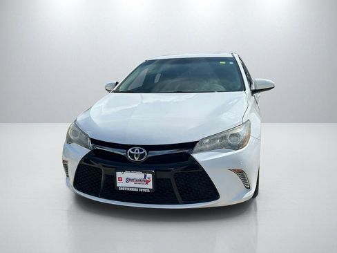 Used 2017 Toyota Camry SE image 2