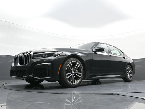 Used 2022 BMW 740i xDrive w/ M Sport Package image 24