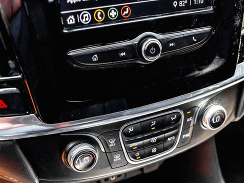 Used 2021 Chevrolet Traverse LS FWD image 16