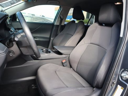 Used 2022 Toyota Venza LE image 24