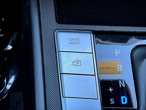 Used 2024 Hyundai Elantra SEL FWD image 14