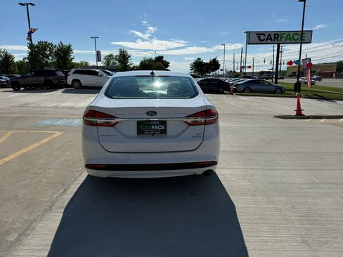 Used 2017 Ford Fusion SE FWD image 11