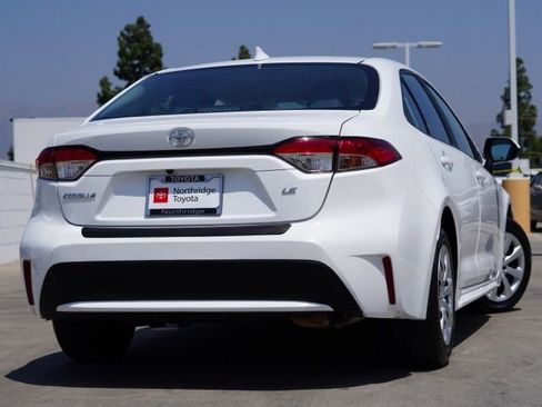 Used 2022 Toyota Corolla LE w/ Carpet Mat Package (TMS) FWD image 6