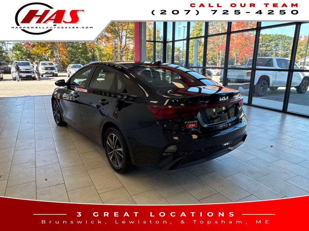 Used 2024 Kia Forte LXS FWD image 3