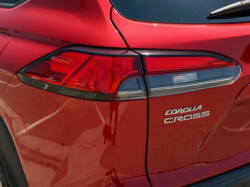 Used 2024 Toyota Corolla Cross XLE w/ Convenience Package FWD image 8