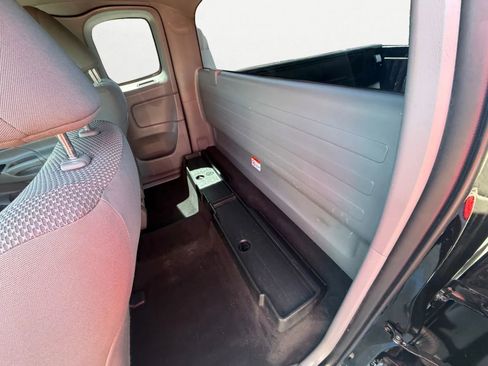 Used 2015 Toyota Tacoma 2WD Access Cab image 26