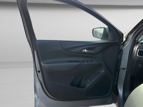 Used 2024 Chevrolet Equinox LT image 36