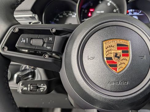 New 2026 Porsche Macan image 38