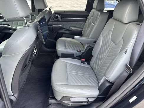 Certified 2025 Kia Sorento SX Prestige w/ Sage Leather Package AWD/4WD image 21