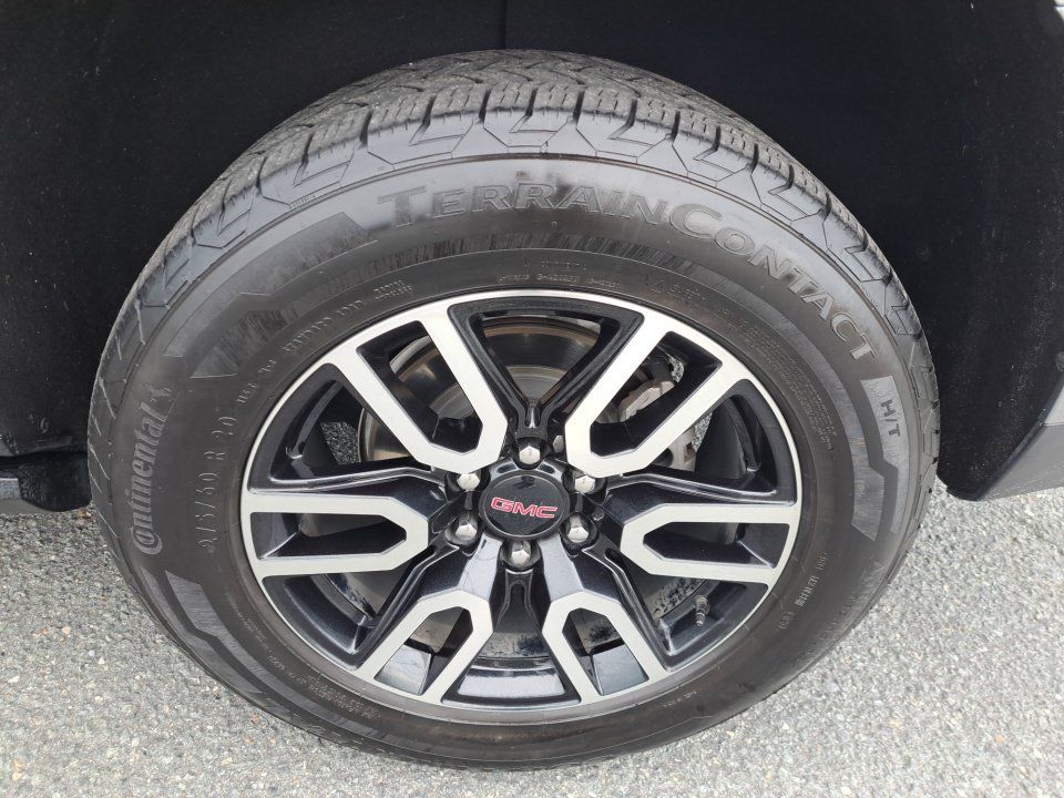 Used 2023 GMC Yukon AT4 w/ Technology Package AWD/4WD image 21