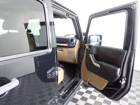 Used 2014 Jeep Wrangler Unlimited Rubicon w/ Dual Top Group AWD/4WD image 32