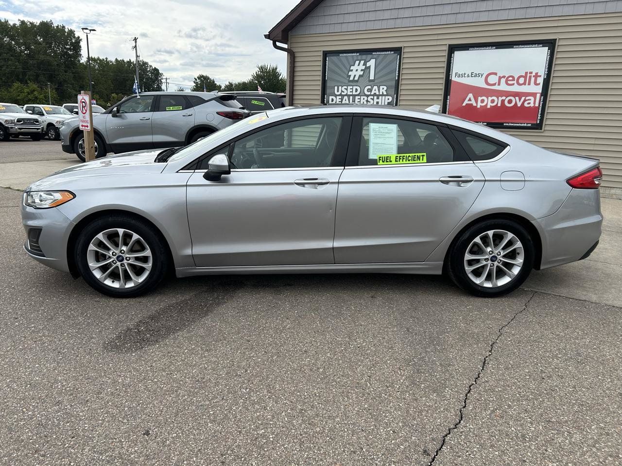 Used 2020 Ford Fusion SE FWD image 8