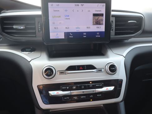 Used 2024 Ford Explorer XLT w/ Class IV Trailer Tow Package image 20