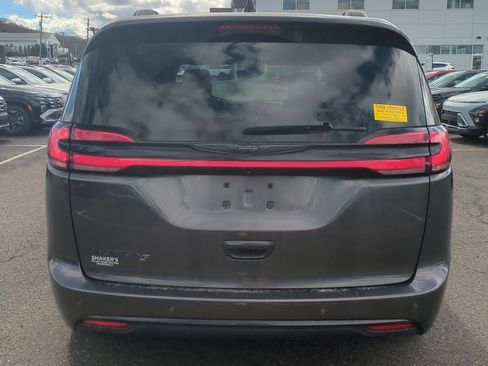 Used 2023 Chrysler Pacifica Touring-L w/ S Appearance Package FWD image 4