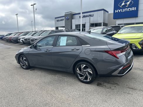 Used 2025 Hyundai Elantra SEL FWD image 6
