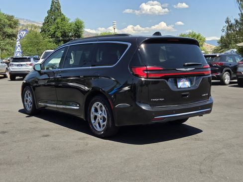 Used 2023 Chrysler Pacifica Limited FWD image 7