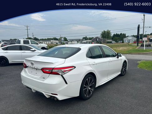 Used 2020 Toyota Camry SE FWD image 5