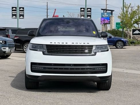 Used 2023 Land Rover Range Rover SE AWD/4WD image 2