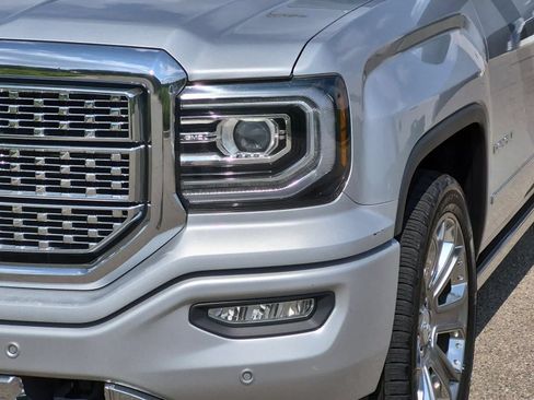 Used 2018 GMC Sierra 1500 Denali w/ Denali Ultimate Package AWD/4WD image 11