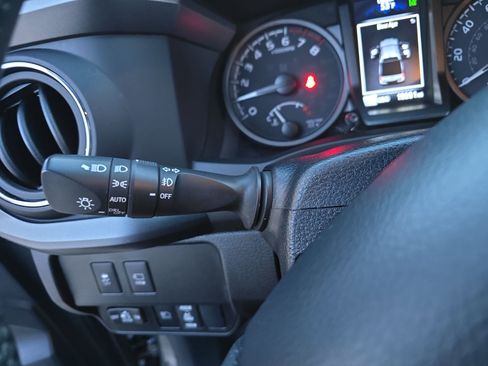 Used 2023 Toyota Tacoma TRD Off-Road image 27