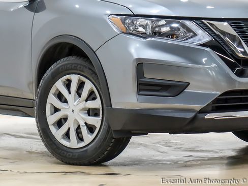 Used 2019 Nissan Rogue S image 3