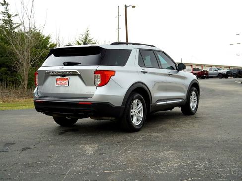 Used 2021 Ford Explorer XLT image 6
