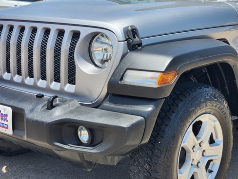 Used 2018 Jeep Wrangler Unlimited Sport S AWD/4WD image 9
