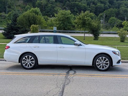 Used 2017 Mercedes-Benz E 400 4MATIC Wagon w/ Premium 1 Package image 3