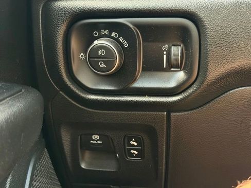 Used 2020 RAM 1500 Big Horn AWD/4WD image 30
