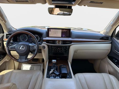 Used 2019 Lexus LX 570 4WD w/ Luxury Package image 16