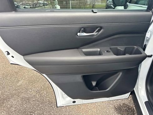 New 2026 Nissan Pathfinder SL image 15