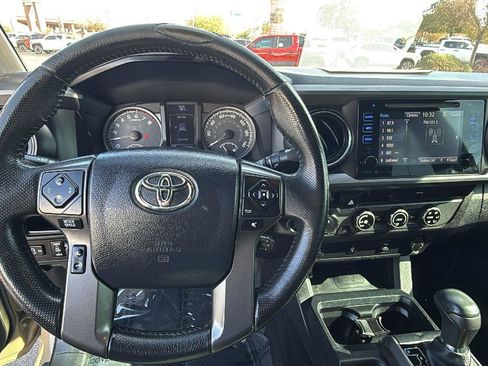 Used 2017 Toyota Tacoma TRD Off-Road w/ Tow Package (A/T) image 12
