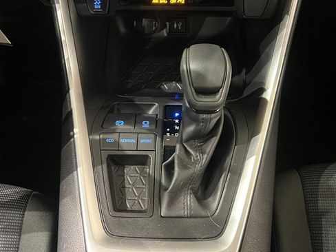 Used 2019 Toyota RAV4 LE image 23