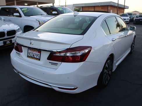 Used 2017 Honda Accord Touring image 7
