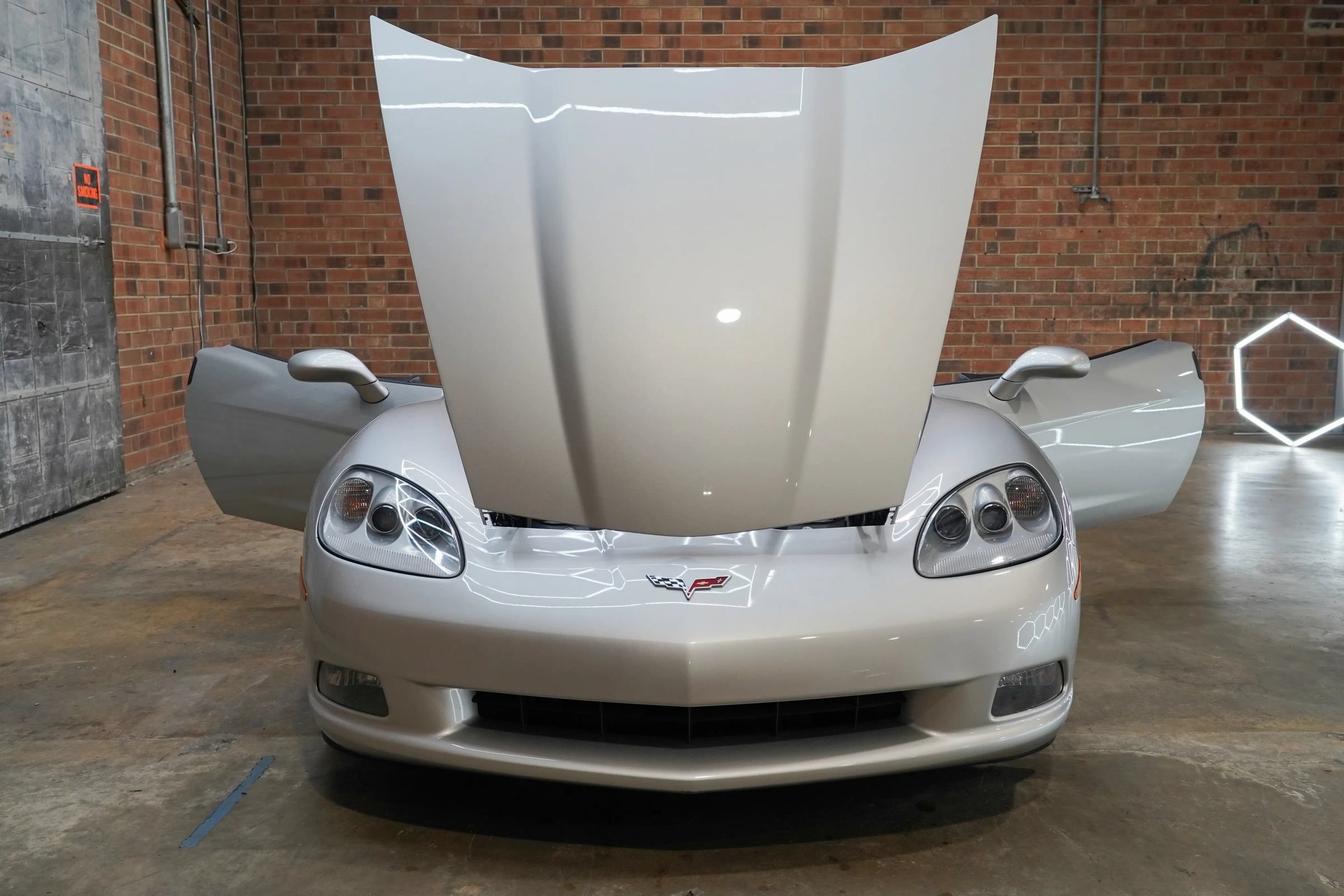 Used 2006 Chevrolet Corvette Coupe w/ Preferred Equipment Group RWD image 23