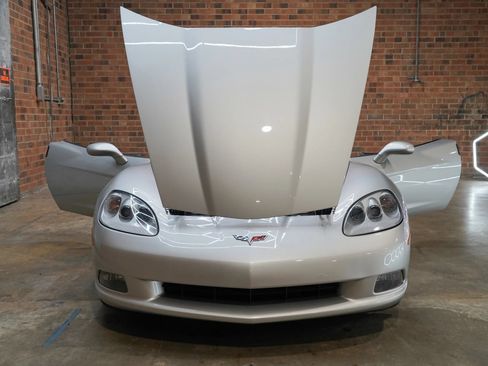 Used 2006 Chevrolet Corvette Convertible w/ Preferred Equipment Group RWD image 23