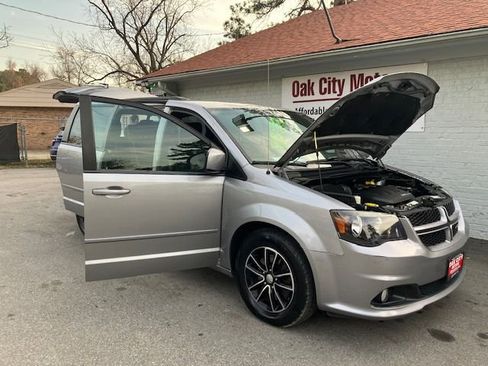 Used 2017 Dodge Grand Caravan GT image 8