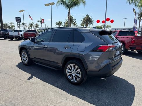 Used 2022 Toyota RAV4 XLE Premium FWD image 4