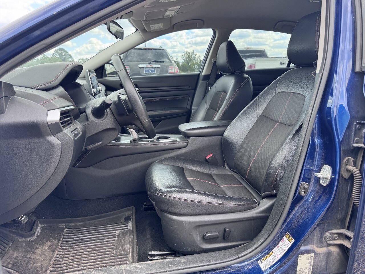 Used 2020 Nissan Altima 2.5 SR FWD image 11