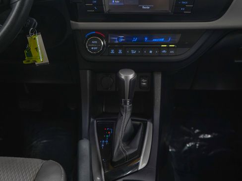 Used 2015 Toyota Corolla LE FWD image 16