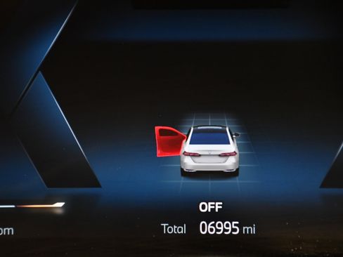 Used 2025 BMW i5 eDrive40i w/ Executive Package image 14