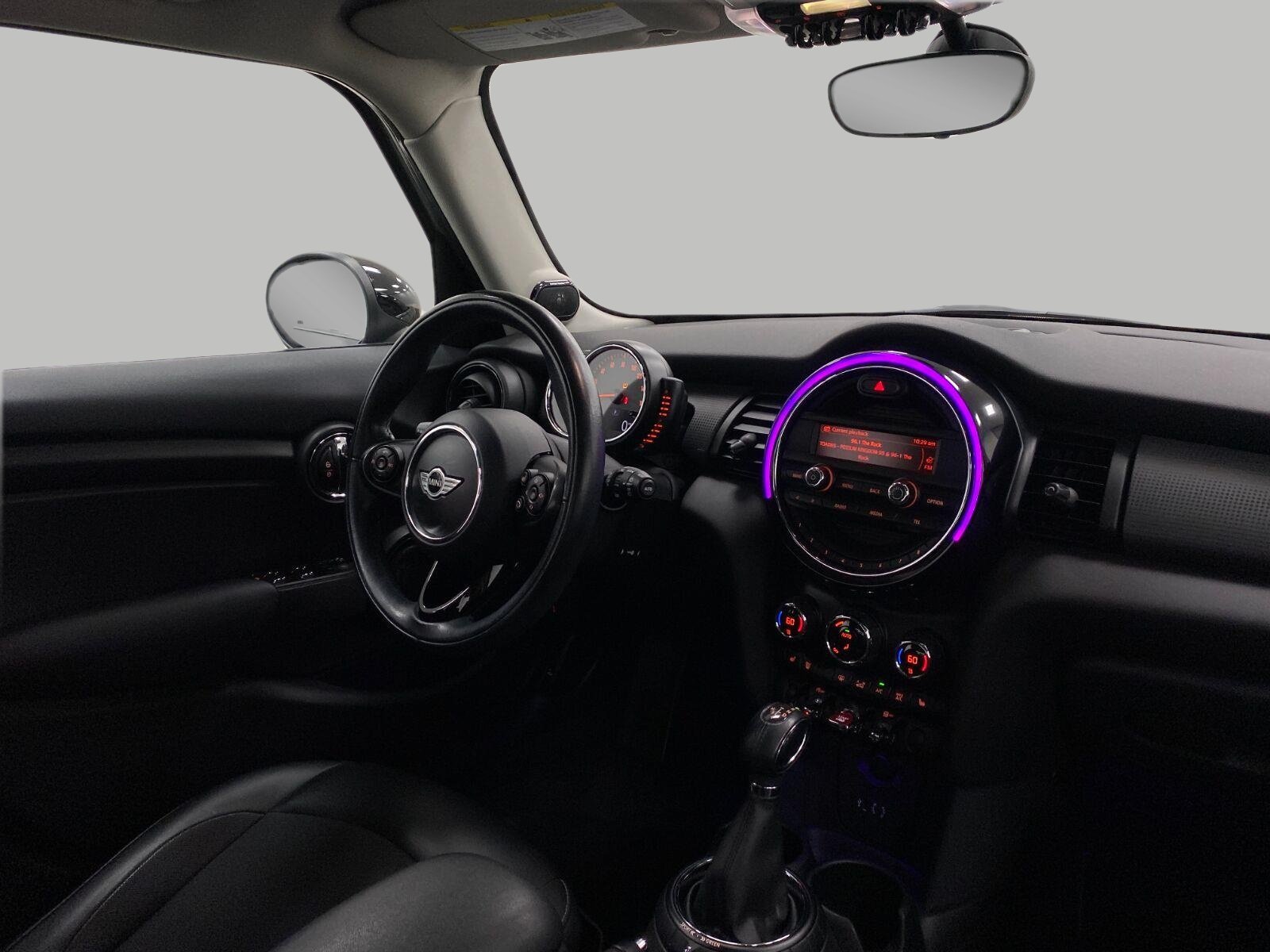 Used 2015 MINI Cooper 4-Door Hardtop FWD image 17