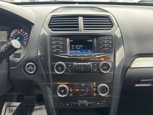 Used 2018 Ford Explorer XLT image 16